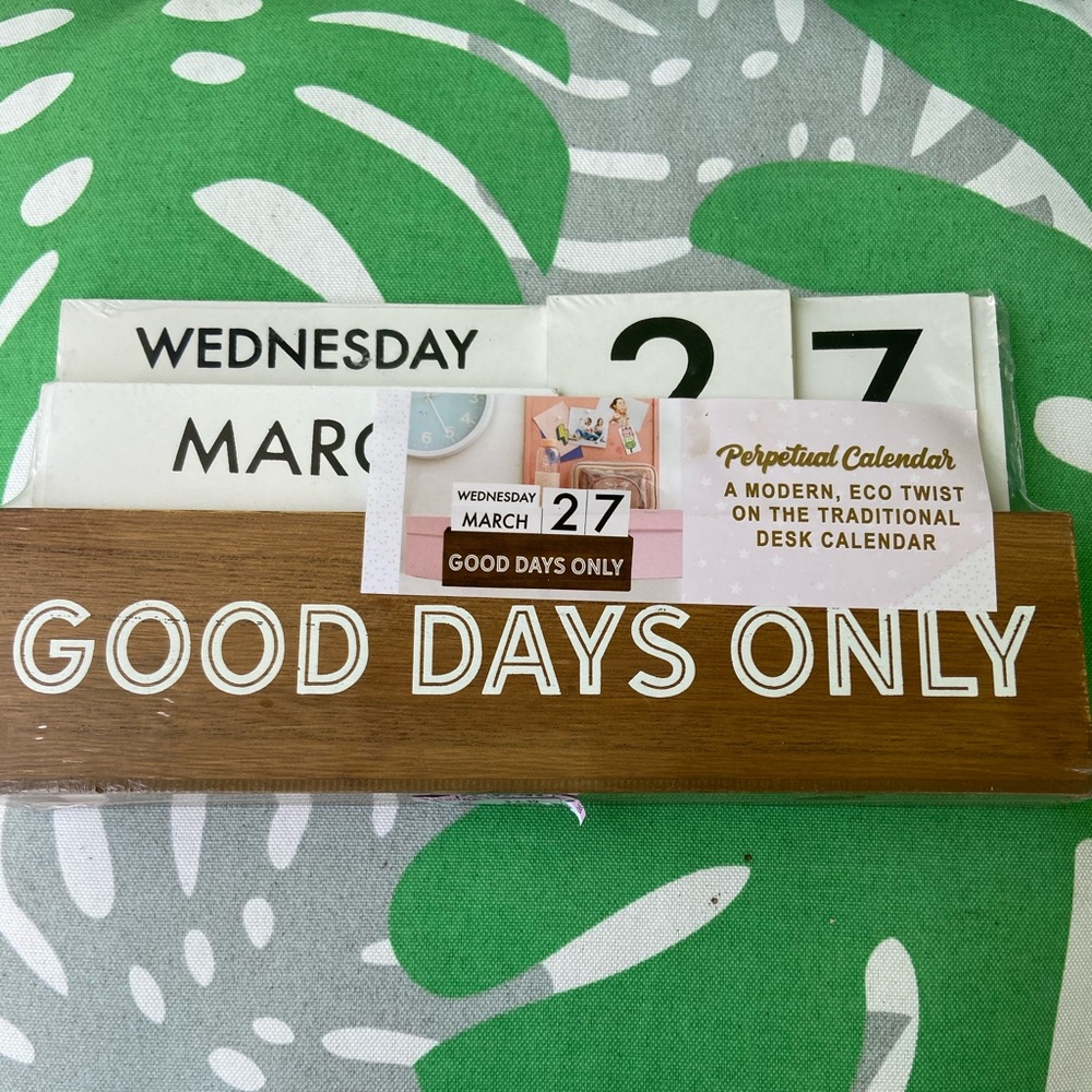 🆕Desk Calendar wooden white and black